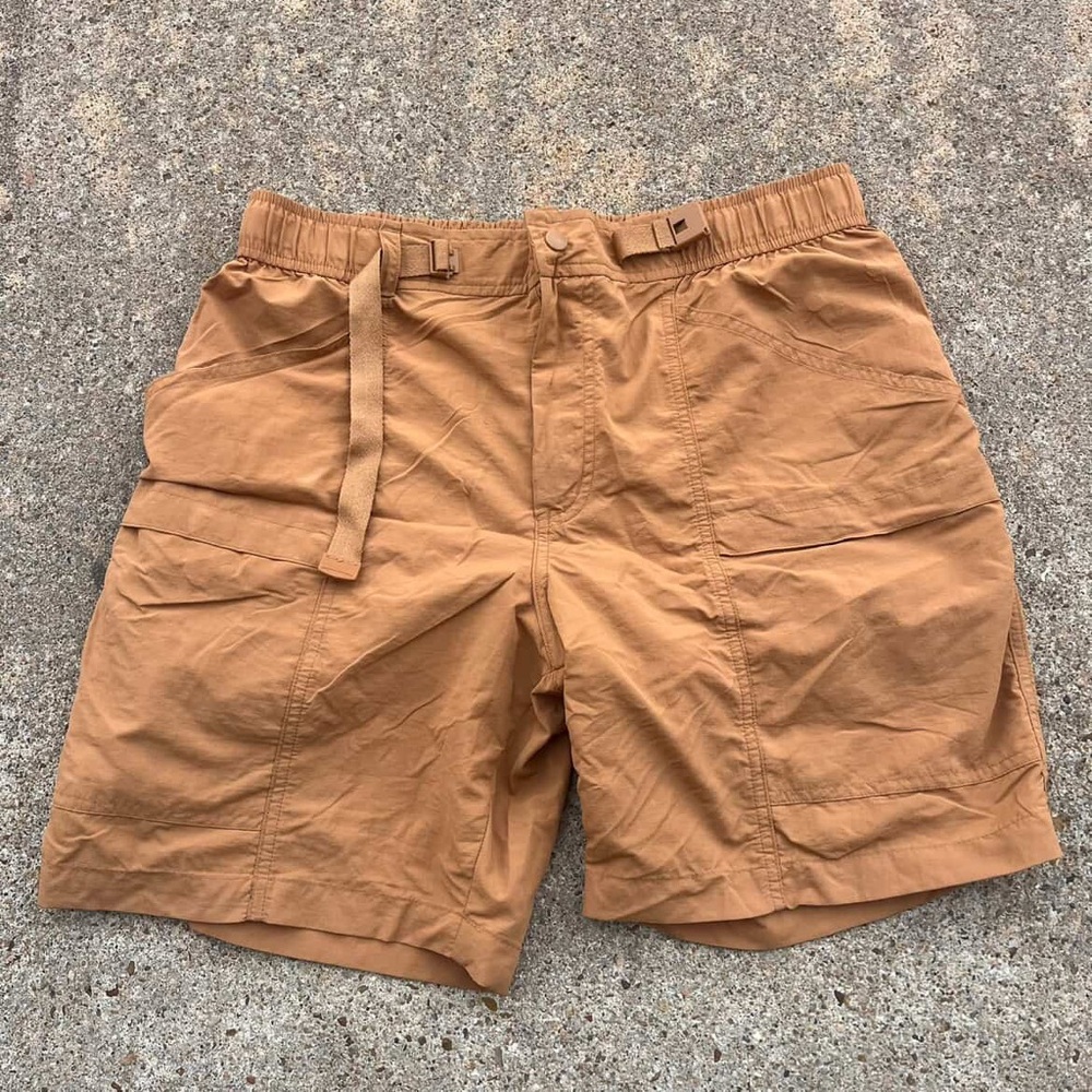 Eddie Bauer Men's Cargo Shorts in Tan